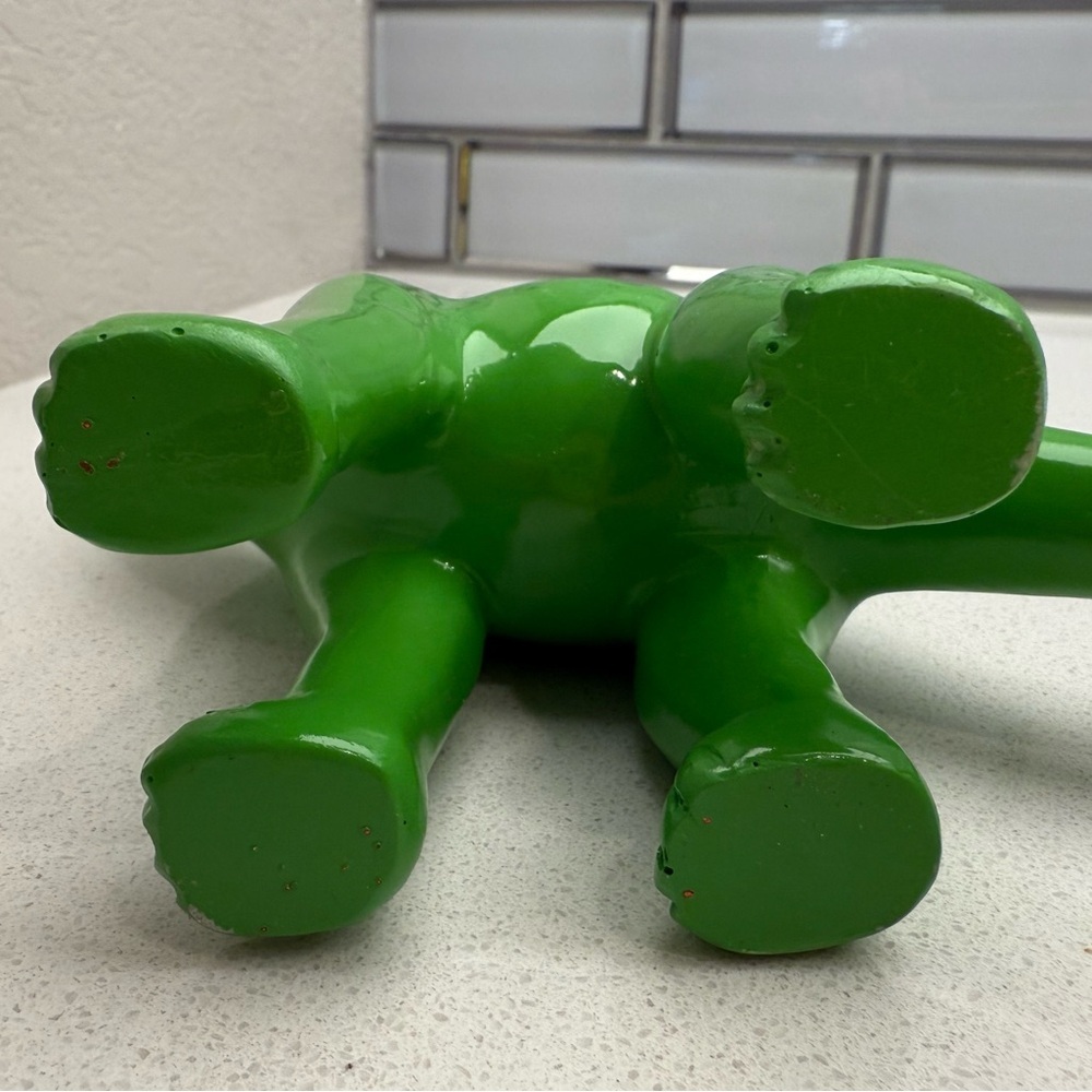 Bright Green Resin Brontosaurus Dinosaur Figure Sculpture - Picture 9 of 13